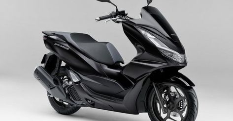 After being launched in its home country (Japan) in December last year, the 2021 Honda PCX 160 has now made its way into the Thailand market. Pcx Honda, Motor Pcx, Xmax 250, Honda Scooters, Pcx 160, Yamaha Xmax, Honda Pcx, Coin Design, Juventus Fc