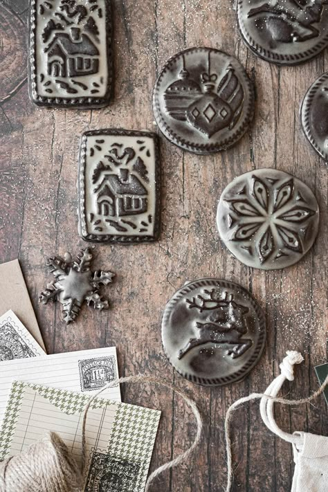 Stamp Sugar Cookies, Cookies For Stamping, Stamped Gingerbread Cookies, Rustic Christmas Cookies, Christmas Stamp Cookies, Yule Cookies Pagan, Pfferneuse Cookies, Fancy Christmas Cookies, Pinecone Cookie