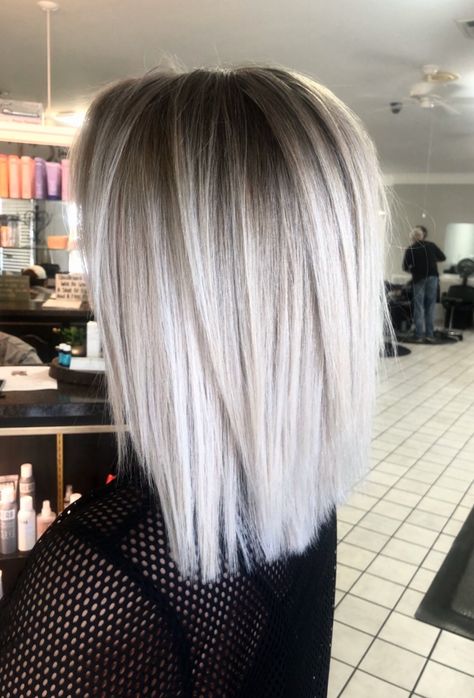 Blonde Hair With Roots, Platinum Blonde Hair Color, Silver Blonde Hair, Icy Blonde Hair, Gorgeous Hair Color, Silver Blonde, Blonde Hair Inspiration, Platinum Blonde Hair, Hair Color And Cut