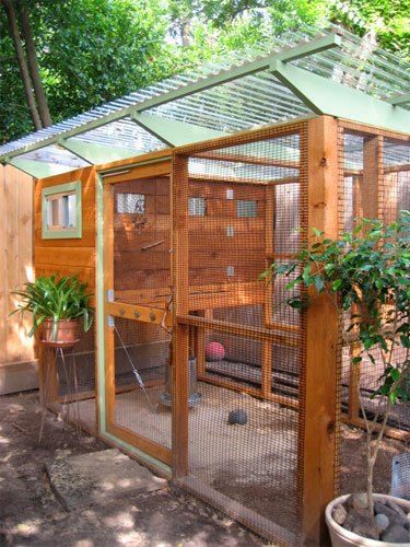 Chicken Coop Designs - RYGblog.com | http://www.thegardencoop.com/blog/2010/09/21/texas-chicken-coop-plans/ Reban Ayam, Chicken Coop Garden, Backyard Chicken Coop Plans, Chicken Pen, Coop Design, Best Chicken Coop, Chicken Coop Designs, Coop Plans, Small Chicken