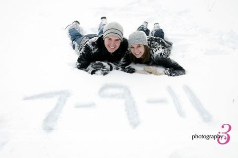 Snow Engagement Photos, Snow Engagement, Winter Engagement Pictures, Winter Couple, Winter Engagement Photos, Save The Date Photos, Winter Photo, Winter Photos, Engagement Poses