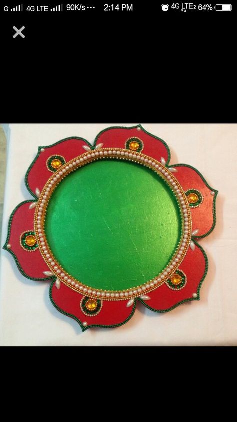 Puja Thali Decoration Ideas, Puja Thali Decoration, Decorative Plates Diy, Wedding Thali, Thali Ideas, Puja Thali, Thali Decoration, Pooja Decoration, Acrylic Rangoli