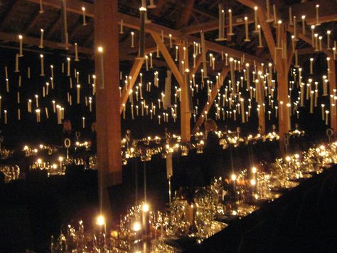 flying candles Bride Groom Table Decoration, Hanging Candles Wedding, Flying Candles, Hp Wedding, Hanging Candle Lights, Reception Ceiling, Candle Theme, Candle Ceiling, Floating Candles Wedding