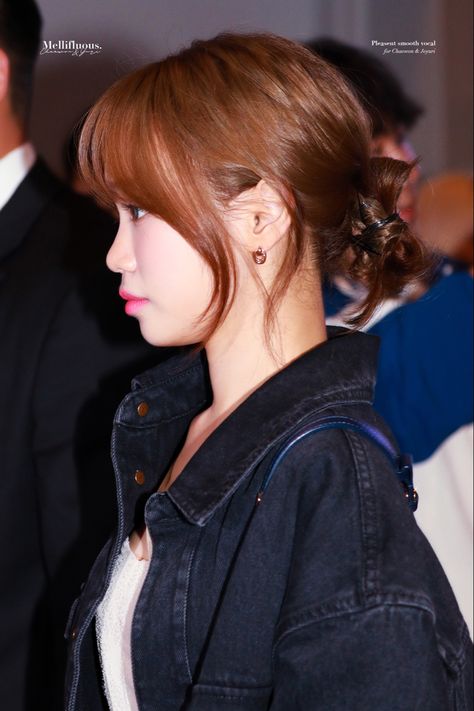 Chaewon Gf Material, Brown Hair Kpop, Chaewon Airport, Pretty Side Profile, Aesthetic Princess, Side Profiles, Korean Haircut, Pfp Kpop, Nose Surgery