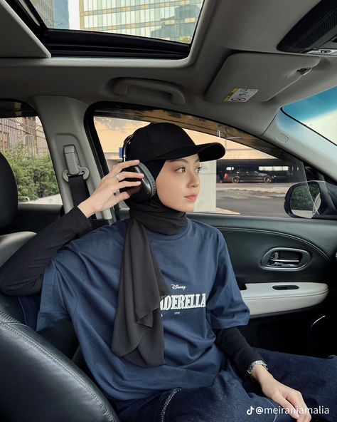 Hijabi Style Outfits, Cap Outfit, Hijab Caps, Cap Girl, Muslim Outfits Casual, Hijabi Style, Muslim Outfits, Hijab Fashion Inspiration, Outfit Hijab