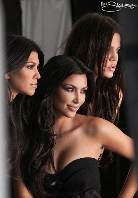 Kim Khloe Kourtney, Kardashian Sisters, Boss Chic, Robert Kardashian, Jenner Family, Celebrity Style Inspiration, The Simple Life, Kim Kardashian Style, Celebrity Families