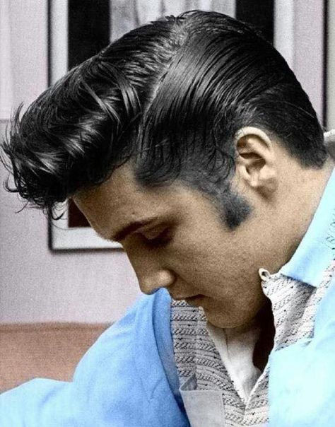 Elvis Presley Fifties Hairstyles, Elvis Hairstyle, Elvis Presley Hair, Greaser Hair, 50s Hairstyles, Young Elvis, Elvis Presley Pictures, Elvis And Priscilla, Hairstyles Men