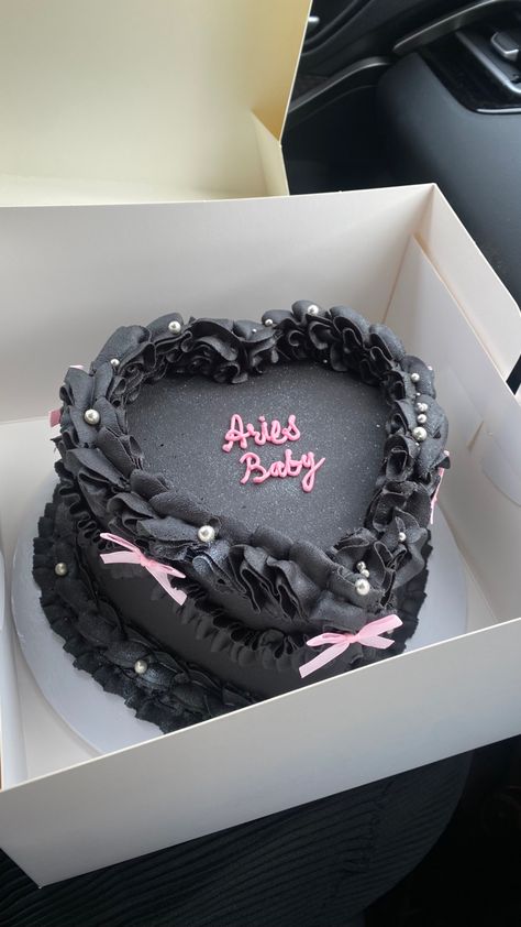 cute cake, black with pink bows #aries #ariescake Aries Cake Ideas, Aries Bday Cake, Aries Szn Cake, Birthday Cake Black And Pink, Aries Baby Cake, Black And Pink Birthday Cake, Aries Birthday Cake, Birthday Cake Aesthetic Black, Black And Pink Cake