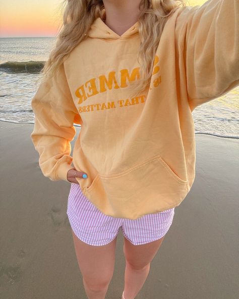 TYJ for sunrises, new mercies, and fresh starts 🌞🌸🌊 • • #sunrise #pinterestaesthetic #pinterestfashion #pinterestgirl #summeroutfit #beachgirl #colorfullife #outfitinspo Sunrise Outfit, Vsco Aesthetic Outfits, Beach Bum Outfit, Surfer Outfit, Vsco Outfit, Summer Hoodie, New Mercies, Daughter Of The King, Fresh Starts