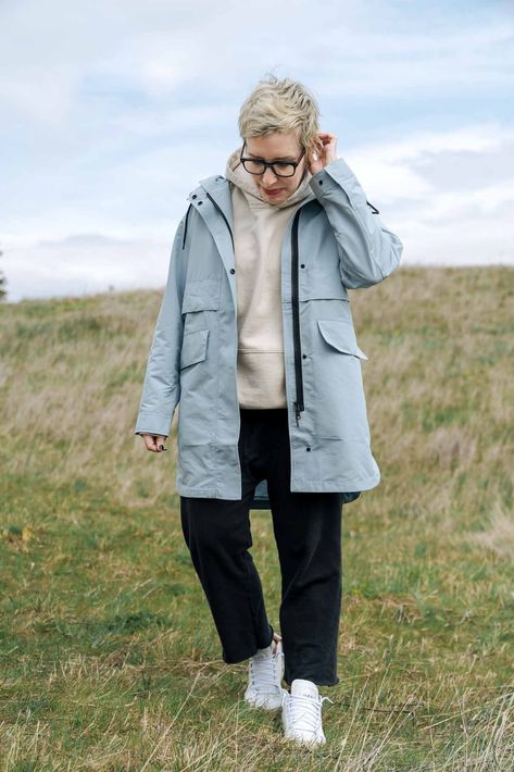 Rain Jacket Outfit Winter, Womens Rain Jacket Waterproof, Rain Jacket Pattern, Rain Coat Outfit Aesthetic, Cute Rain Coat, Blue Rain Jacket Outfit, Stylish Raincoats For Women, Blue Raincoat Outfit, Rain Jacket Outfit Aesthetic