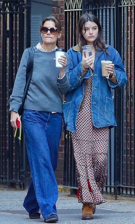 Katie Holmes and  daughter  Suri Cruise Suri Cruise And Katie Holmes, Suri Cruise Fashion, Kate Holmes, Kibbe Style, Katie Holmes Style, Suri Cruise, Kim Kardashian Outfits, Cruise Fashion, Kardashian Outfit