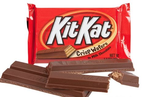 FREE KIt Kat Milk Chocolate Bar! - Raining Hot Coupons Kit Kat Candy, Kit Kat Bars, Wholesale Candy, Bulk Candy Store, Fruit Chews, Online Candy Store, Scary Face, Types Of Candy, Owning A Cat