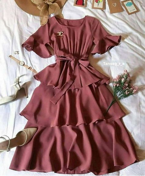 Frock Modest Outfits Teens, Tight Dress Outfit, Trendy Dress Outfits, Trendy Fashion Tops, Clothes Outfit, Kawaii Fashion Outfits, Fashion For Men, Stylish Dresses For Girls, Fashion Attire