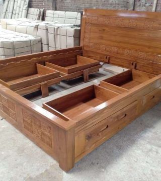 Latest Wooden Bed Designs, Building With Wood, Teak Bed, Bed Designs With Storage, Woodworking Projects For Beginners, Box Bed Design, Double Bed Designs, Beds For Small Spaces, Wood Bed Design