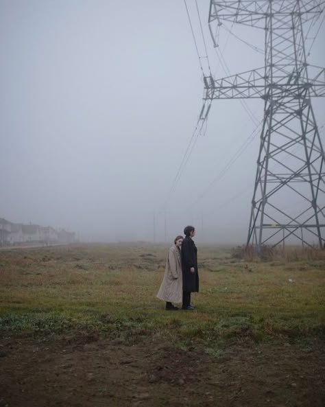 Landscapes With People, Power Lines, Trik Fotografi, Cinematic Photography, Couple Shoot, Photo Reference, Outdoor Photography, Photography Inspo, Couples Photoshoot