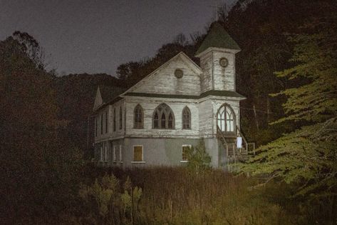 Southern Gothic Aesthetic, Ethel Cain, American Gothic, Southern Gothic, Gothic Aesthetic, Goth Aesthetic, Best Location, Abandoned Places, Small Towns