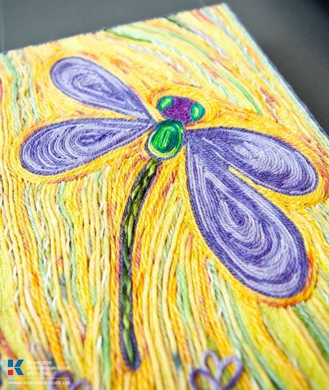 Yarn Pictures Art, Yarn Canvas Art Ideas, Yarn Painting Art Ideas, Thread Painting On Paper, Yarn Art On Canvas, Mexican Yarn Art, Painting With Yarn, Yarn Art Diy, Yarn Painting Art