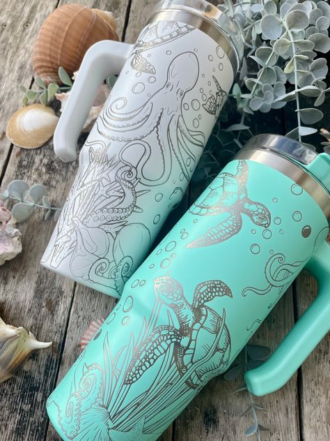 Make a statement with these stylish, laser-engraved tumblers! Enjoy your favorite cold or hot beverage in these 30oz tumblers featuring an ocean theme. Perfect for everyday use or an unforgettable gift! Copo Stanley, Engraved Yeti, Trendy Water Bottles, Map Ornaments, Engraved Tumblers, Stanley Cups, Island Pictures, Stylist Tattoos, Engraved Tumbler