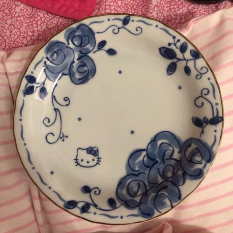 Cute Small Ceramic Hello Kitty Plate With Blue Floral Design. Comes In Original Box. Hello Kitty Plate, Sanrio Kitchen, Hipster Drawings, Cute Designs To Draw, Painted Ceramic Plates, Diy Pottery Painting, Color Me Mine, Blue Floral Design, Pottery Painting Designs