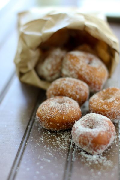 Mini Doughnuts Mini Doughnuts, Apple Cider Donuts, Think Food, Donut Recipes, Cakepops, Holiday Cookies, Just Desserts, Apple Cider, A Bag