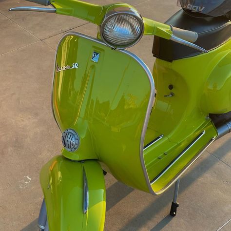 Italy Vespa, Vespa Astetic, Vespa In Italy Aesthetic, Vespa In Italy, Green Vespa Aesthetic, Vespa Scooters, Vehicles, Green