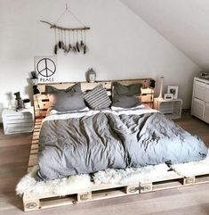 Pallet Bed Frame Diy, Wood Pallet Beds, Pallet Bed Frames, Pallet Bed Frame, Diy Pallet Bed, Pallet Beds, Pallet Bed, Budget Home Decorating, Romantic Home Decor