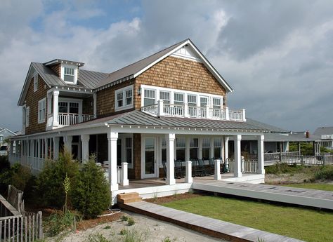 Lisle Architecture Modern Beach Cottage, Cedar Shake, Lake Houses Exterior, Cedar Shakes, Beach House Exterior, Traditional Exterior, Beach Cottage Decor, Modern Beach House, Beach House Design