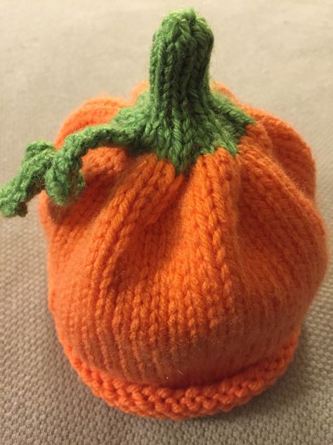 Pumpkin Hat Pattern, Baby Pumpkin Hat, Halloween Knitting Patterns, Crochet Blanket Kit, Halloween Knitting, Crochet Pour Halloween, Baby Pumpkin, Pumpkin Hat, Christmas Knitting Patterns