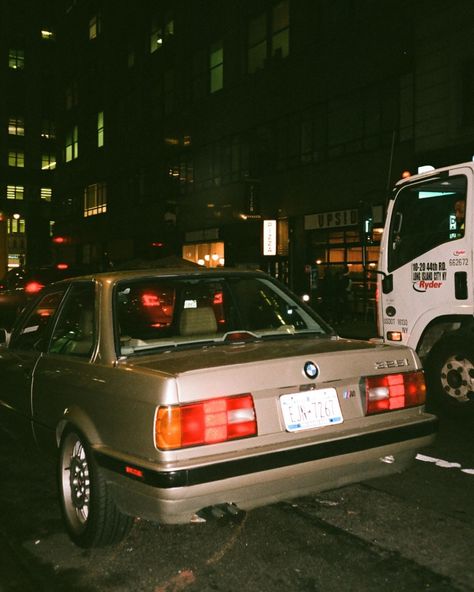 Old Bmw Cars Vintage, Polaroid Car Pictures, Car Street Photography, Street Car Photography, Retro Car Photography, Car Film Photography, Old Timers Car, Old Car Aesthetic, Point And Shoot Photography