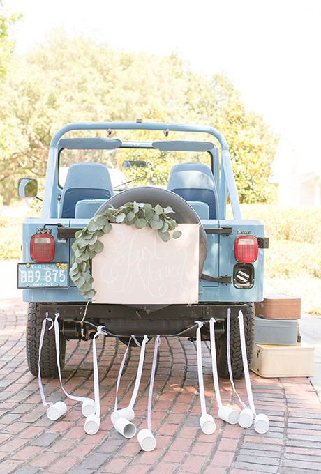 Jeep Wedding, Wedding Getaway Car, Cars Decorations, Just Married Sign, Chevron Nursery, Just Married Car, Wedding Car Decorations, Vintage Jeep, Travel Theme Wedding