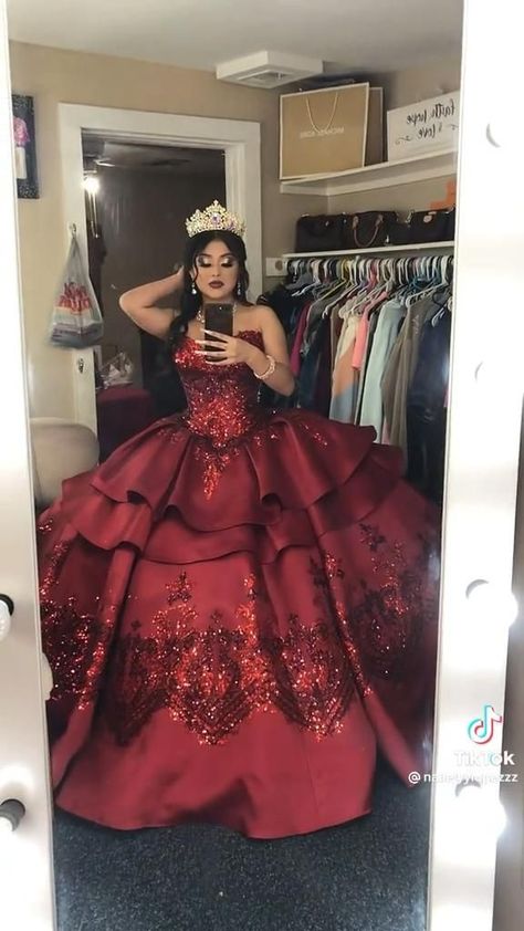 Burgundy Quince Dresses, Red And Gold Quinceanera Dresses, Red Quince Dress, Red Quinceanera Ideas, Burgundy Quinceanera Dresses, Vestido Charro, Quince Dresses Blue, Quinceanera Dresses Red, Mexican Quinceanera Dresses