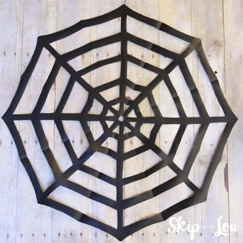 Paper Spider, Spider Web Craft, Diy Spider, Burlap Wreath Tutorial, Skip To My Lou, Spiderman Birthday Party, Spiderman Party, Easy Halloween Crafts, Class Room