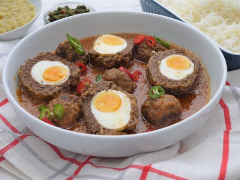 Assalamu alaikum wa rahmatullahi wa barakatuhu! In the Name of Allah, Most Gracious, Most Merciful I have the best curry project for yo... Nargisi Kofta, Pakistani Foods, Kofta Curry Recipe, Seekh Kebabs, Egg Dumplings, Muslim Words, Leftover Lamb, Kofta Curry, Kofta Recipe