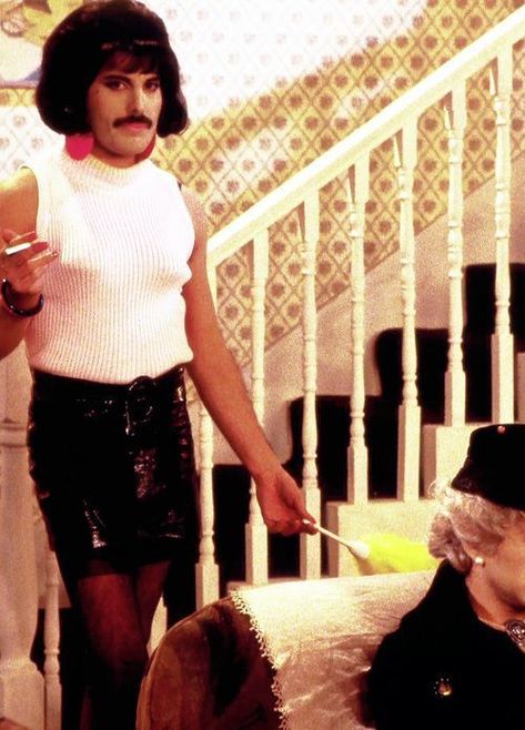 queen pictures - Drag - Wattpad Fred Mercury, I Want To Break Free, Queen Videos, Freddy Mercury, Queen Freddie Mercury, Queen Pictures, John Deacon, Somebody To Love, Queen Band