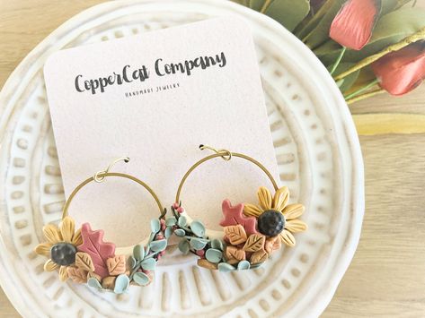 Polymer Clay Fall, Flower Hoop Earrings, Floral Foliage, Fall Flower, Resin Clay, Polymer Clay Jewelry Diy, Clay Jewelry Diy, Clay Flowers, Diy Clay Crafts