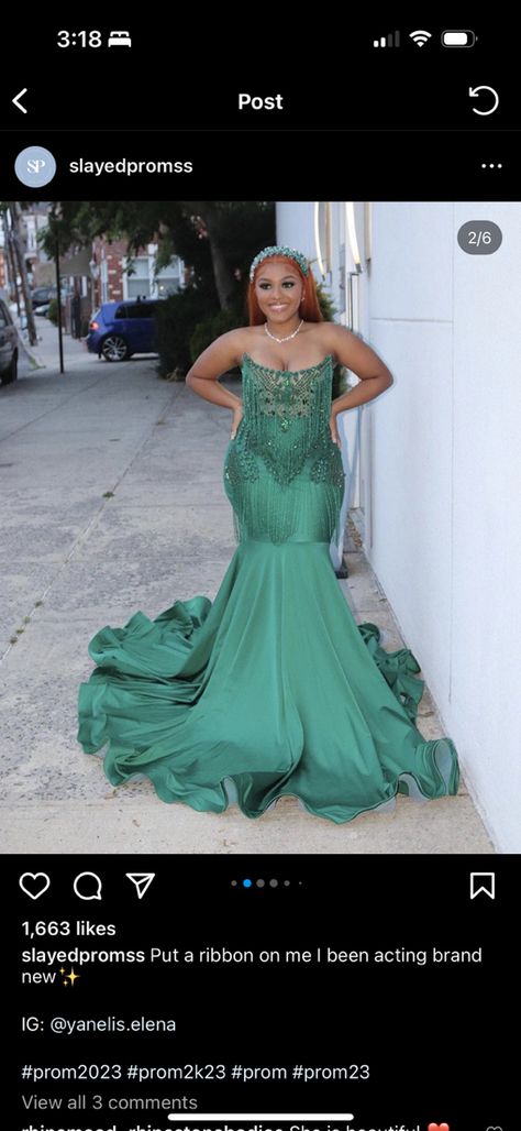 Prom Dress Black Women, Elegant Ball Dresses, Emerald Prom, Emerald Prom Dress, Dress Black Women, Glitter Makeup Looks, Prom Look, Prom Dress Black, Prom Inspiration