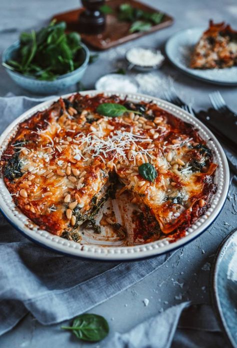 Spinat-Pesto-Lasagne ⋆ Knusperstübchen Nutritional Yeast Benefits, Fun Pizza Recipes, Pesto Lasagna, Grilled Pizza Recipes, Lasagna Recipe With Ricotta, Nutritional Yeast Recipes, Yeast Recipes, Mozzarella Recipes, Leafy Vegetables