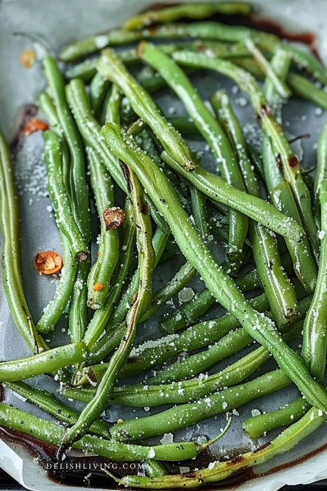 Delicious Roasted Frozen Green Beans Recipe to Try Tonight! Frozen Green Beans Recipe, Green Beans From Frozen, Roasted Frozen Green Beans, Frozen Green Bean Recipes, Green Beans Recipe, Freeze Greens, Roasted Green Beans, Frozen Green Beans, Oven Roasted Chicken