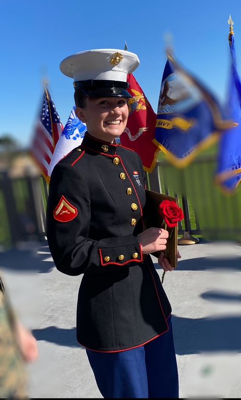 Marine corps female//female marine//dress blues//military uniform Female Marines Uniform, Marine Corps Female, Us Navy Women, Marines Dress Blues, Usmc Dress Blues, Marine Corps Uniforms, Marines Uniform, Film Development, Marine Dress