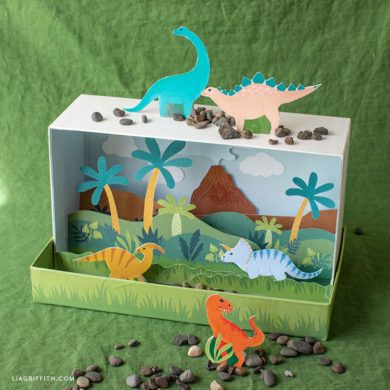 Kid's Crafts - Lia Griffith Dinosaur Diorama, Diorama Kids, Quilled Creations, Dinosaur Crafts, Kids' Crafts, Diy Pattern, Felt Diy, Paper Roses, Felt Christmas