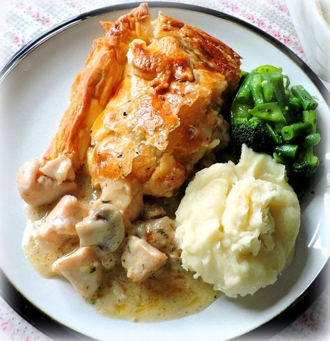 A Chicken and Mushroom Pie | The English Kitchen English Meals, English Dishes, Chicken And Mushroom Pie, Great British Food, English Recipes, British Cooking, British Recipes, Middle East Recipes, Mushroom Pie