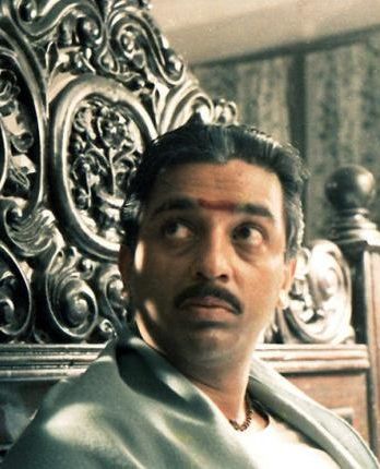 Nayakan (1987) Nayakan 1987 Kamal Hassan, Nayakan 1987, 1987 Aesthetic, Kamal Hasan, Top 100 Films, Kamal Hassan, Movie Frames, Mani Ratnam, South Asian Aesthetic