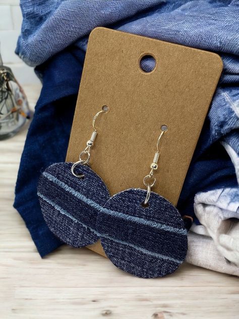 Upcycle Your Old Jeans: Creative Denim Crafts DIY Ideas Denim Earrings Handmade, Denim Earrings Diy, Denim Crafts Upcycling, Fabric Jewelry Earrings, Christmas Card Making Ideas, Christmas Card Easy, Handmade Christmas Card Ideas, Upcycled Denim Diy, Christmas Card Making