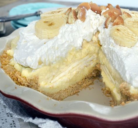 Banana Cream Pie Jello Recipe, Cream Plates, Banana Cream Pie Recipe, Cream Bread, Banana Pie, Sweet Roll Recipe, Homemade Custard, Nilla Wafers, Cream Pie Recipes