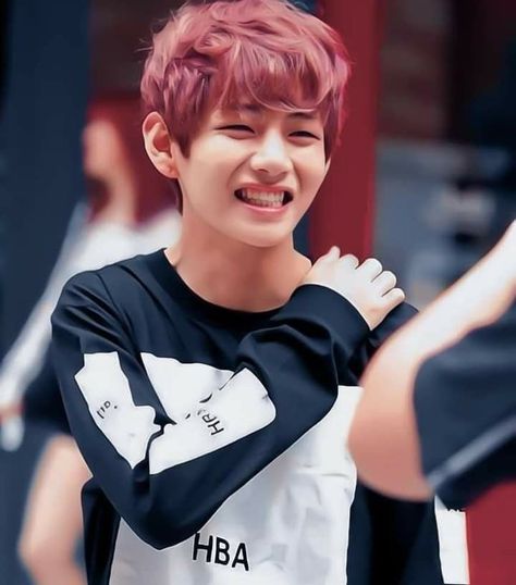 Old Taehyung Photos, V Childhood Photos, Bts V Childhood Pics, Kim Taehyung Childhood Photos, Kim Taehyung Cute, Taehyung Cute, Taehyung Smile, Taehyung Abs, Bts V Pictures