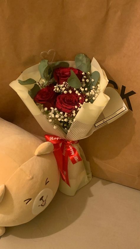 Cute Presents For Gf, Flowers To Buy Your Girlfriend, Flowers For Your Girlfriend, Girlfriend Day National, Boquetes Of Flowers For Boyfriend, Flower Bouquet Girlfriend, Flowers To Give To Girlfriend, Small Gestures For Girlfriend, Bouquet Plushies