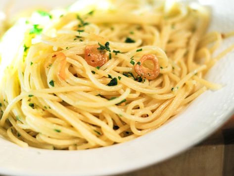 Aglio e Olio (Garlic and Oil Sauce) Basic Pasta Sauce, Garlic Olive Oil Pasta, Aglio E Olio Recipe, Pasta And Sauce, Garlic And Oil, Garlic Pasta Sauce, Serious Eats Recipes, Spaghetti Aglio E Olio, Spaghetti Aglio