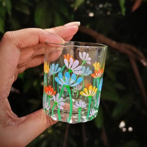 Learn How to Upcycle Your Jars and Vases With DIY Glass Painting Aesthetic Glass Painting Ideas, Painted Glass Jars Diy, Painting Shot Glasses, Painted Shot Glasses Diy, Paint Glass Ideas, Painting Glass Cups, Paint On Glass Diy, Shot Glass Painting Ideas, Shot Glass Painting