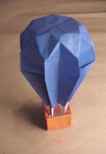 Awesome Origami Balloon - http://www.ikuzoorigami.com/awesome-origami-balloon/ Hot Air Balloon Origami, Origami Hard, Origami Balloon, Origami Yoda, Beautiful Origami, Flying Balloon, Dollar Origami, Kids Origami, Origami Dragon