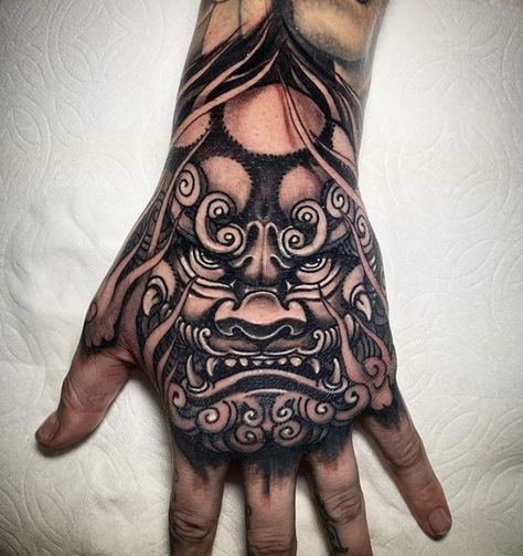 Mens Hand Tattoo Designs, Foodog Hand Tattoo, လက်ဖမိုး Tattoo, Japanese Dragon Hand Tattoo, Samurai Mask Hand Tattoo, Tattoo Hand Men Ideas, Japanese Hand Tattoos For Men, Dragon Hand Tattoo Men, Fu Dog Hand Tattoo